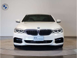 【BMWの伝統-1】BMWの特徴的な“キドニーグリル”は、80年以上続く伝統の形でございます。変わらないこだわりのデザインが、プレミアムブランド“BMW”を創り出します。