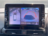 上からまる見え!アラウンドビューモニターの画像です。純正ナビに映してあります。お車を真上から見たような映像をミラーやナビ画面に映し出す事によって、車両の周囲を確認し、駐車時や発進時の運転をサポート。