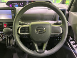 インテリアに合わせたデザインのステアリングは、運転される方のことも考え、運転しやすい形状、大きさです。是非一度、実際に触ってお確かめください。