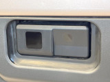 【スマートアシスト】走行中に前方の車両等を認識し、衝突しそうな時は警報とブレーキで衝突回避と被害軽減をアシスト。より安全にドライブをお楽しみいただけます。