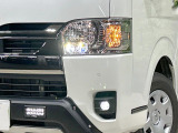 【LEDヘッドライト】悪天候や夜間走行時も良好な視界を確保し安心して運転できる高輝度LEDヘッドライトを装備!点灯速度が早く、消費電力も抑えられています。