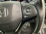 ハンドルにHondaセンシング系のクルーズコントロールやレーンキープアシストなどのスイッチが装備されています。ハンドルから手を離さず安全に操作できます。