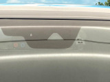 【i-ACTIVESENSE】走行中に前方の車両等を認識し、衝突しそうな時は警報とブレーキで衝突回避と被害軽減をアシスト。より安全にドライブをお楽しみいただけます。