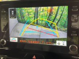 【バックカメラ】駐車時に後方がリアルタイム映像で確認できます。大型商業施設や立体駐車場での駐車時や、夜間のバック時に大活躍!運転スキルに関わらず、今や必須となった装備のひとつです!