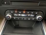 【シートベンチレーション】夏場は涼しい風でお尻や背中の熱やムレを防ぎ、冬はエアコンよりも早く温まってポカポカに!季節を問わず快適に過ごせます。
