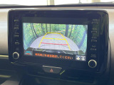 【バックカメラ】駐車時に後方がリアルタイム映像で確認できます。大型商業施設や立体駐車場での駐車時や、夜間のバック時に大活躍!運転スキルに関わらず、今や必須となった装備のひとつです!