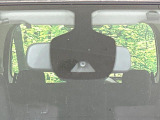 【エマージェンシーブレーキ】走行中に前方の車両等を認識し、衝突しそうな時は警報とブレーキで衝突回避と被害軽減をアシスト。より安全にドライブをお楽しみいただけます。