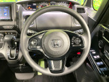 インテリアに合わせたデザインのステアリングは、運転される方のことも考え、運転しやすい形状、大きさです。是非一度、実際に触ってお確かめください。