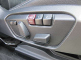 運転席メモリー付きフロント電動シート装備。
