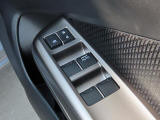 パワーウィンドウは運転席のスイッチのみオート機能も装備されております。ウィンドウロックも装備されているので、お子様と一緒の時も安心ですね。