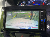 【バックカメラ】駐車時に後方がリアルタイム映像で確認できます。大型商業施設や立体駐車場での駐車時や、夜間のバック時に大活躍!運転スキルに関わらず、今や必須となった装備のひとつです!
