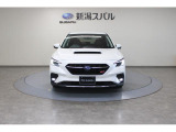 LEDヘッドランプ採用で夜間の運転をサポート。ステアリング操作でヘッドランプが向きを変える「ステアリング連動ヘッドランプ」です。