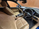 マカン  GTS 4WD 本革シート