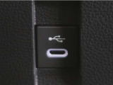 BlueTooth USB等外部オーディオと連携する事により車内で音楽を聴く事ができます。