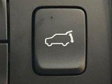 【パワーバックドア】スマートキーや運転席のボタンを押すだけでリアゲートが自動で開閉します!荷物を持っている時や、高い位置にあるバックドアを閉める際に便利な機能です♪
