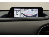 バックモニターがあれば車庫入れ時など、後ろが確認できて安心です。運転に自信がない方にはおすすめの装備です。ただし、バック時目視での確認も忘れずに。