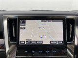 【純正10インチナビ】専用設計で車内の雰囲気にマッチ!ナビ利用時のマップ表示は見やすく、いつものドライブがグッと楽しくなります!