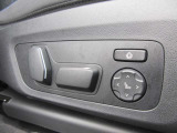 運転席メモリー付きフロント電動シート装備。