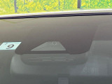 【プリクラッシュセーフティ】前方の車両等を検知し、衝突しそうな時は警報で注意を促し、ブレーキを踏む力をサポート。ブレーキを踏めなかった場合は衝突被害軽減ブレーキが作動、衝突回避をサポートします。