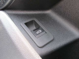 電動リアゲート装備です。バンパー下でのキックスイッチも装備されております。