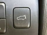 【パワーバックドア】スマートキーや運転席のボタンを押すだけでリアゲートが自動で開閉します!荷物を持っている時や、高い位置にあるバックドアを閉める際に便利な機能です♪