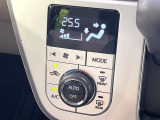 【オートエアコン】一度お好みの温度に設定すれば、車内の温度を検知し風量や温度を自動で調整。暑い…寒い…と何度もスイッチ操作をする必要はありません。快適な車内空間には必須の機能ですね♪