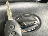 【キーレス】少し離れた場所からでもボタン一つでドアの開錠・施錠ができるのでとっても便利!ドアの鍵穴周りに傷をつけることもありません♪