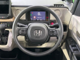 インテリアに合わせたデザインのステアリングは、運転される方のことも考え、運転しやすい形状、大きさです。是非一度、実際に触ってお確かめください。