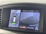 【アラウンドビューモニター】まるでクルマを真上から見下ろしたかのような視点で駐車をサポートします!クルマの斜め後ろや真横など、前後左右の4つのカメラの映像が合成されて、モニターに映し出されます。