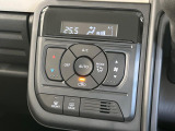 【オートエアコン】一度お好みの温度に設定すれば、車内の温度を検知し風量や温度を自動で調整。暑い…寒い…と何度もスイッチ操作をする必要はありません。快適な車内空間には必須の機能ですね♪