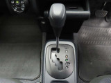 フロアシフトのCVTオートマチック車です。