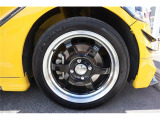 RAYSの16インチAWです!このお車によく似合っていますね!タイヤは3分山くらいあります!