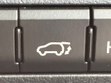【パワーバックドア】スマートキーや運転席のボタンを押すだけでリアゲートが自動で開閉します!荷物を持っている時や、高い位置にあるバックドアを閉める際に便利な機能です♪