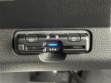 【ETC】有料道路を利用する際に料金所で停止することなく通過できる、ETC車載器(ノンストップ自動料金収受システム機器)が装備されています。セットアップを行うことで利用可能になります。