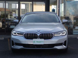 BMW在庫保有台数常時100台以上!ご来店の際はBMW本店(厚木市下荻野140-1)にご来店ください!弊社自慢の全天候型ショールーム!BMW在庫保有台数常時100台以上ございます!