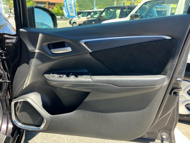 ホンダ シャトル 1.5 ハイブリッド X の中古車詳細 (92,175km, ルーセ