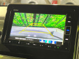 【バックカメラ】駐車時に後方がリアルタイム映像で確認できます。大型商業施設や立体駐車場での駐車時や、夜間のバック時に大活躍!運転スキルに関わらず、今や必須となった装備のひとつです!