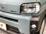 【LEDヘッドライト】悪天候や夜間走行時も良好な視界を確保し安心して運転できる高輝度LEDヘッドライトを装備!点灯速度が早く、消費電力も抑えられています。