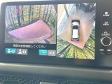 【マルチビューカメラシステム】専用のカメラにより、上から見下ろしたような視点で360度クルマの周囲を確認することができます☆死角部分も確認しやすく、狭い場所での切り返しや駐車もスムーズに行えます。