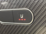 ●フロントシートヒーティング:運転席・助手席共に三段階で調節が可能なシートヒーターを装備しております。季節を問わず快適にご使用いただけます。