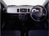 【インパネ周り】視界がよく運転しやすい設計となっております。インパネ周りもすっきりと洗練されたデザインで高級感が溢れています。日々のドライブを飽きさせません。