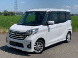 車両の品質管理は室内展示場を完備しておりますので、品質を保った状態の車両をご覧いただけます。