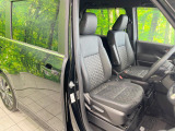 運転席シート廻りは使用感も少なく、良好な状態となっています。丁寧に使われていたことがよくわかりますね。