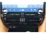 左右独立温度コントロールフルオートエアコンです。運転席、助手席それぞれで独立して温度設定ができます。冷え性の方が乗っても安心ですね♪