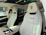 内装はOP:Bicolor Sofisticato Leather Interior with Performante Trimとなっております♪
