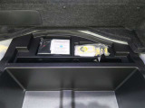 トランクルーム床下にパンク修理キットを搭載しております。