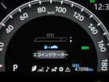 ディスプレイには、平均燃費、外気温、航続可能距離などの情報が表示されます。