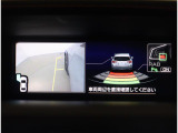 後退時、衝突の可能性がある場合は、段階的に注意を喚起。回避操作がない場合はブレーキ制御を行い、衝突回避をサポートする後退時ブレーキアシスト付です!