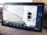 バックカメラは360°カメラと同時に表示されます 大画面のため、2画面表示でも見やすさは確保されています