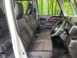 運転席シート廻りは使用感も少なく、良好な状態となっています。丁寧に使われていたことがよくわかりますね。